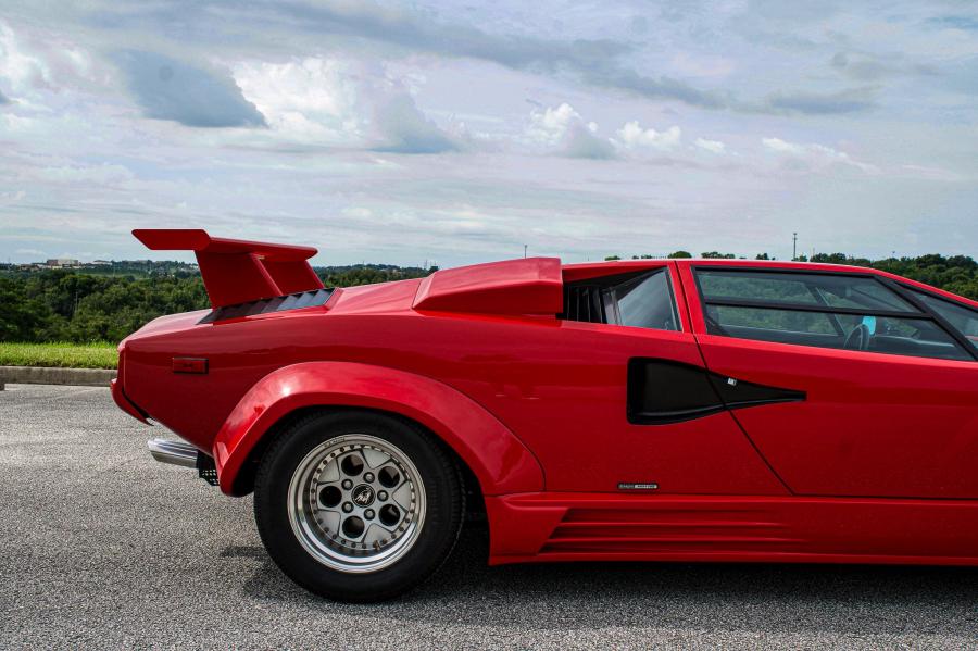 Детали экстерьера Lamborghini Countach LP5000 S Quattrovalvole 1988 года  (фото 38 из 146)